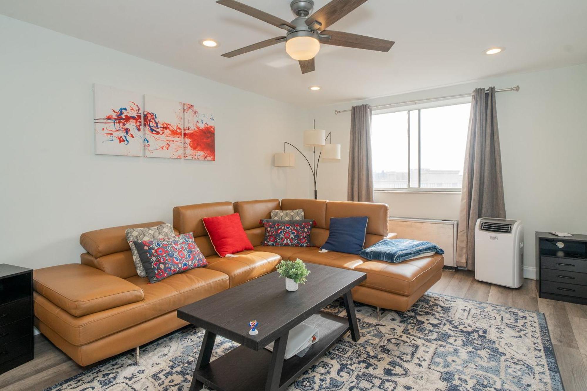 Appartement Just Renovated 3 Br/2Bath/ Parking+ Downtown View à Atlanta Extérieur photo